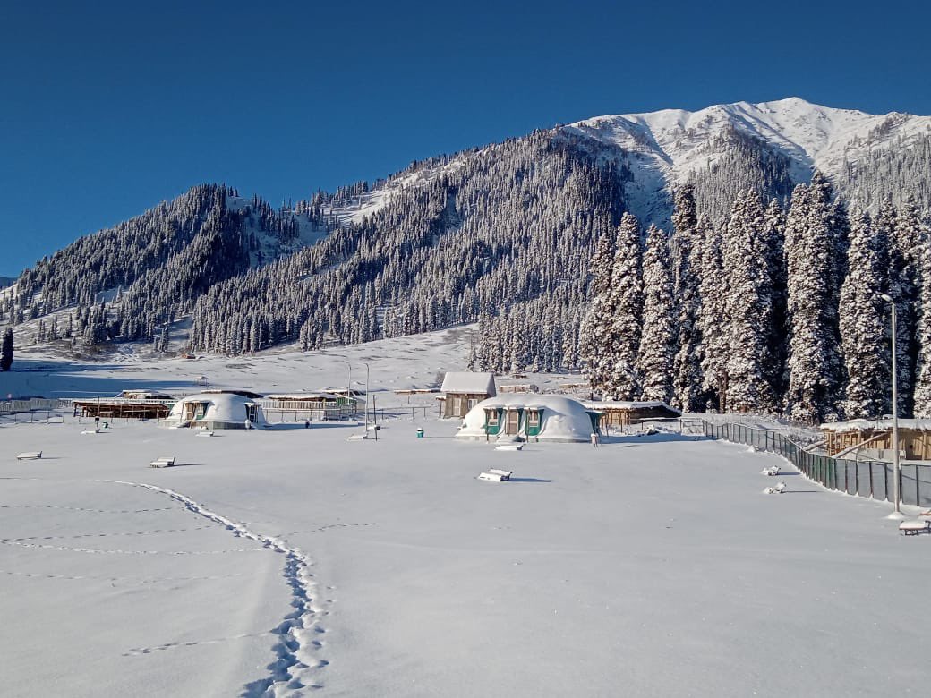 JandKTourism's tweet photo. A beautiful crisp morning at Dodhpathri.
Adventure awaits! 
#snow #WinterWonderland #snowfall #dodhpathri #offbeat #destination #budgam #kashmir #TravelGoals @diprjk https://t.co/t7KNg0oDuj
