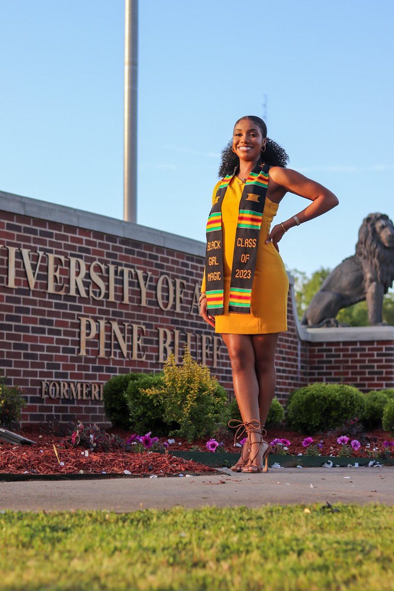 zanslater17's tweet photo. Getting back into what makes me happy!π€
β’
β’Grad Bookings are openπβπ½
β’
#photography #gradshoot #blackgrads #Vizualzbyzan https://t.co/pWmPiFDWcA
