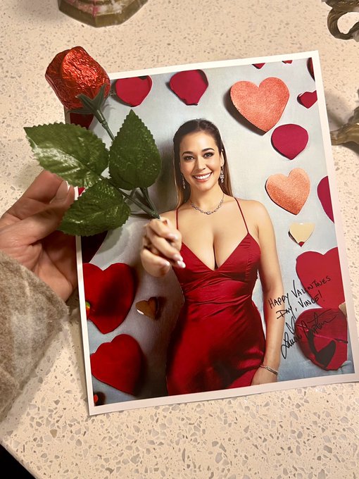 Making these 8x10 autographed Valentines Day cards for all my &ldquo;Heavy Weight Champions&rdquo; on Patreon 🥰🌹🍫<a href="/tag/comedypodcast"class="tags"><span>#comedypodcast</span></a><a href="/tag/mattrife"class="tags"><span>#mattrife</span></a>