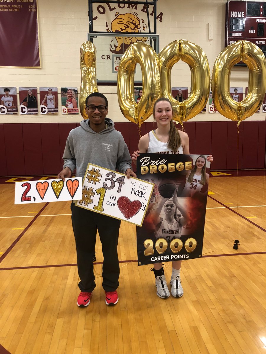 ethanv23's tweet image. Ethan Poetic congratulates Brie Droege for scoring 2,000 points.

#ethanpoetic #2000points #scoringpoints #girlsvarsitybasketball #fastbreaklayup #finishstrong 
#clapping #cheers #bigsmiles #livingthefastlife #basketball #identicaltwins #briedroege #brookedroege