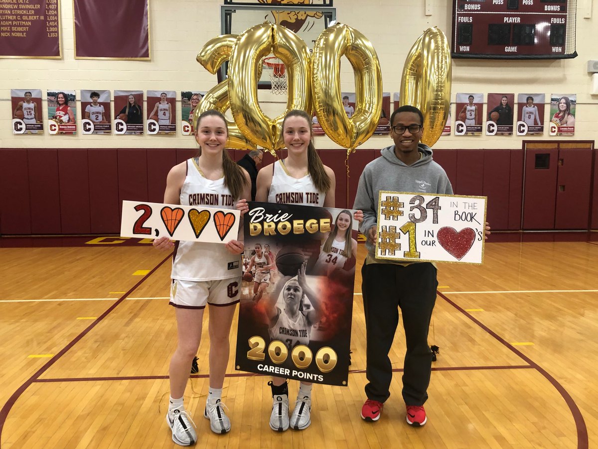 ethanv23's tweet image. Ethan Poetic congratulates Brie Droege for scoring 2,000 points.

#ethanpoetic #2000points #scoringpoints #girlsvarsitybasketball #fastbreaklayup #finishstrong 
#clapping #cheers #bigsmiles #livingthefastlife #basketball #identicaltwins #briedroege #brookedroege
