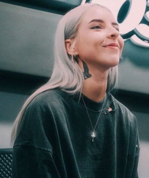 tripleGIN_'s tweet photo. tarde pero estaba durmiendo

Mi nombre es Paola o tmb m podéis llamar Gin y soy fan d Miko desde junio d 2023. No m puedo decidir por mi canción favorita pero las q más m gustan son Amandita, Trending y la Session
Me encanta interactuar así q sin miedo 💞💞
#IntegracionTrapKitty https://t.co/ODjLBzy025