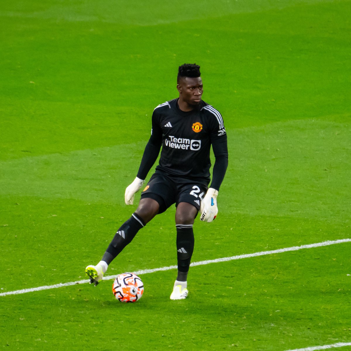 ✅ RESMI : Andre Onana kini telah KEBOBOLAN 50 goal di semua kompetisi sejauh musim ini, rincian :

🥅 31 pertandingan
⚽ 32 goal di EPL
⚽ 15 goal di UCL
⚽ 3 goal di Carabao Cup

Kiper yang sangat apa.. 👏🏻👏🏻