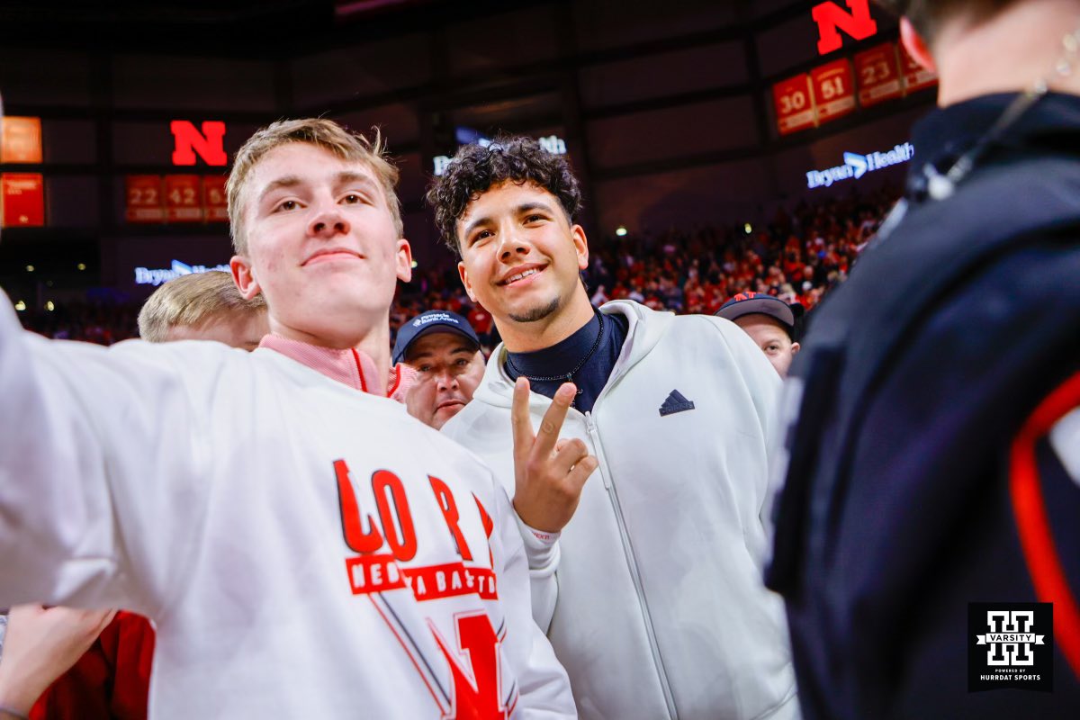 Everyone joined in on the excitement tonight. 👋🏼 @roby_isaiah x @RaiolaDylan