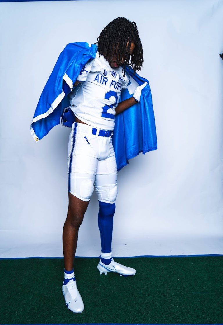 _IssacThomas_'s tweet image. I would like to take the time to thank all the schools that believed in me and gave me the opportunity to go and visit their institutions (Air Force, Navy, Cornell, Bucknell). I hope everyone respects my decision. @DaveCecchini @CoachTCalhoun @_CoachNew @DanSwanstrom @Beasley__F