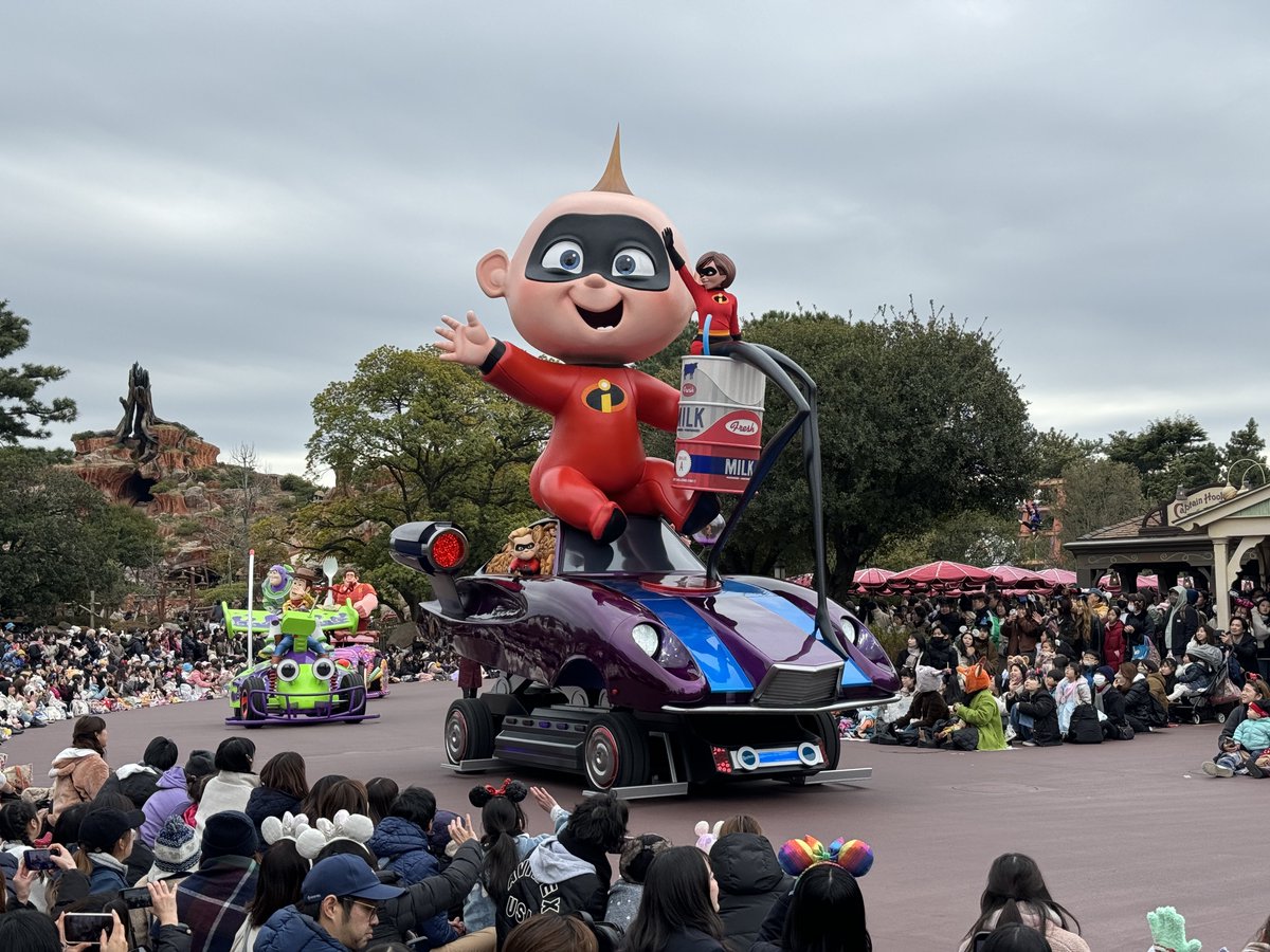 Disney Harmony in Color parade at Tokyo Disneyland was really good