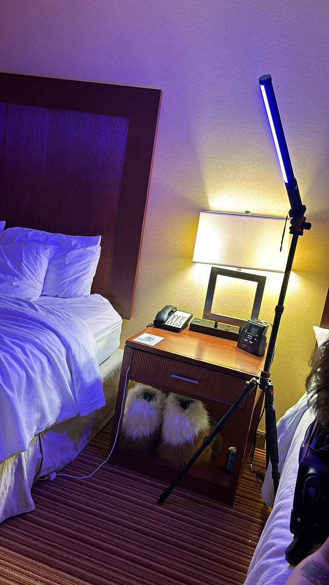 leashedleopard's tweet image. What’s going on here? 🫣 anthroexpo shoot mayhaps?