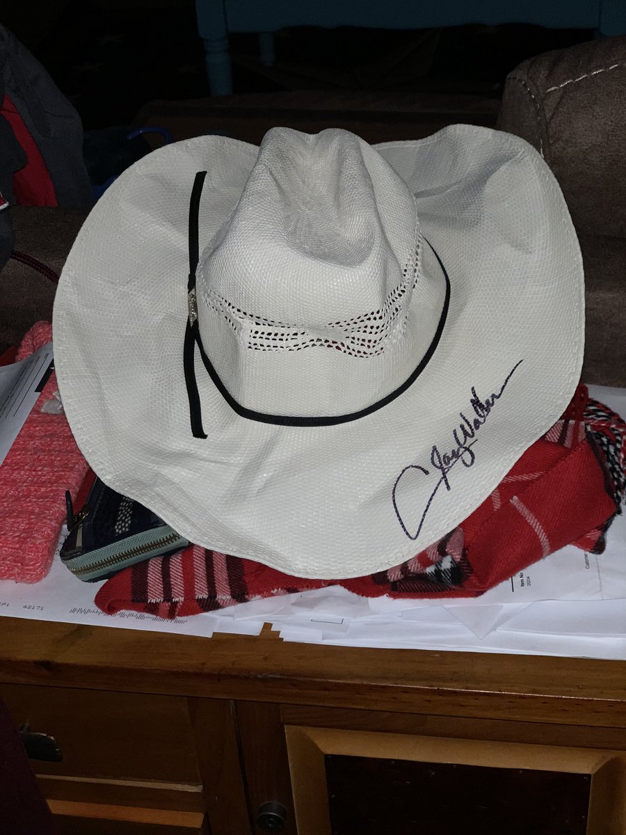 stephmichelle24's tweet photo. Awesome night @TheSKyPAC seeing my first love, the one that got me into country music @ClayWalker. One of the best concerts he’s put on, and I got the hat he threw into the crowd! https://t.co/Jjjn5M1vXu