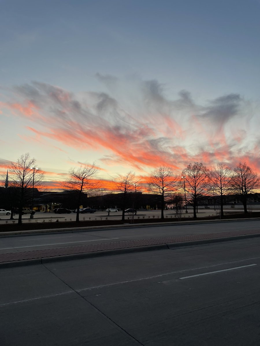 BattiStephen's tweet image. Texas sunsets are off the chain #LewisHamilton #sambazapodcast