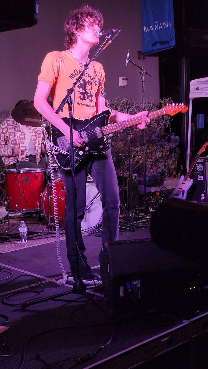 LouisValdez1's tweet image. Pics of February's first Thursday on South Congress. Live performance by the #Shooks #SouthCongressHotel #livemusic #AustinTx #SoCo #FirstThursday