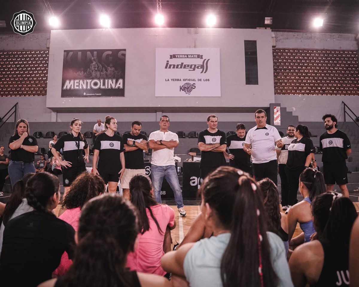 juankilezcano's tweet photo. Ser olimpista es ser fanático de la franja negra en todos los deportes, disciplinas y categorías. Es un mismo escudo representado por nuestros jugadores y atletas, no es que cambia el club.

Y cuando desde tu club te llaman y te dan la posibilidad de ser parte de los procesos, aceptas gustoso el poder vivir el sueño de sumar un granito de arena.

Muy contento de poder seguir como parte del departamento basketbol y sumarme al departamento de fútbol femenino del club Olimpia.

Las chicas de @ClubOlimpiaFeme se están matando en pretemporada de cara a seguir haciendo historia.

Y hoy arrancó la temporada para las formativas femeninas de @OlimpiaKings 

Solo gracias a la vida y gracias infinitas a quienes confían en mi trabajo y me incitan a ser parte de esto y vivir el sueño de ser parte de la institución más grande del Paraguay.