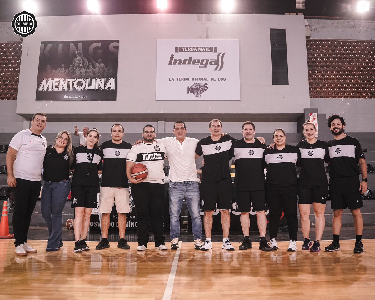 juankilezcano's tweet photo. Ser olimpista es ser fanático de la franja negra en todos los deportes, disciplinas y categorías. Es un mismo escudo representado por nuestros jugadores y atletas, no es que cambia el club.

Y cuando desde tu club te llaman y te dan la posibilidad de ser parte de los procesos, aceptas gustoso el poder vivir el sueño de sumar un granito de arena.

Muy contento de poder seguir como parte del departamento basketbol y sumarme al departamento de fútbol femenino del club Olimpia.

Las chicas de @ClubOlimpiaFeme se están matando en pretemporada de cara a seguir haciendo historia.

Y hoy arrancó la temporada para las formativas femeninas de @OlimpiaKings 

Solo gracias a la vida y gracias infinitas a quienes confían en mi trabajo y me incitan a ser parte de esto y vivir el sueño de ser parte de la institución más grande del Paraguay.