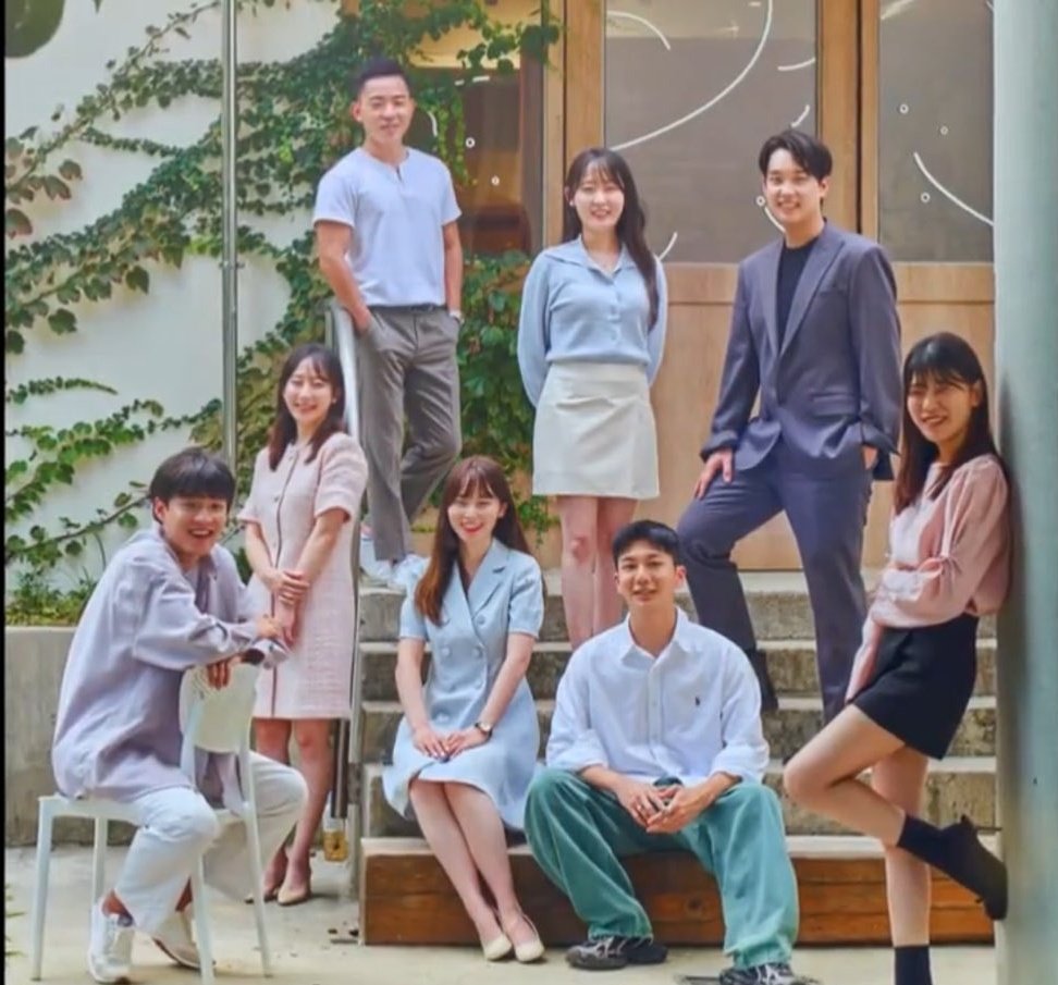 JustAnna90's tweet image. I'm actually laughing a lot....These men are funny and unpredictable... HAHAHA...

And once again: the panelists are everything.  They really make this show entertaining and fun. 

#AlumniLovers #SchoolTies 
#솔로동창회 #학연