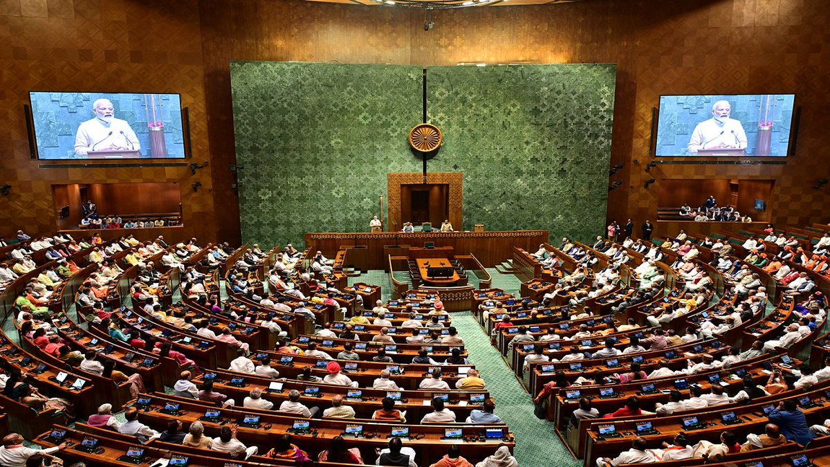 NewsAlgebraIND's tweet photo. BIG NEWS 🚨 Modi Govt to introduce Nation wide Public Examination bill in parliament on 5th February to act against paper leaks in exams 🔥🔥

Historic bill by Modi Govt ⚡ The bill proposes fines ranging from Rs 5 lakh to Rs 1 crore and imprisonment up to 10 years.

The bill will cover competitive and entrance exams like UPSC, SSC, NEET, JEE, RRB etc.