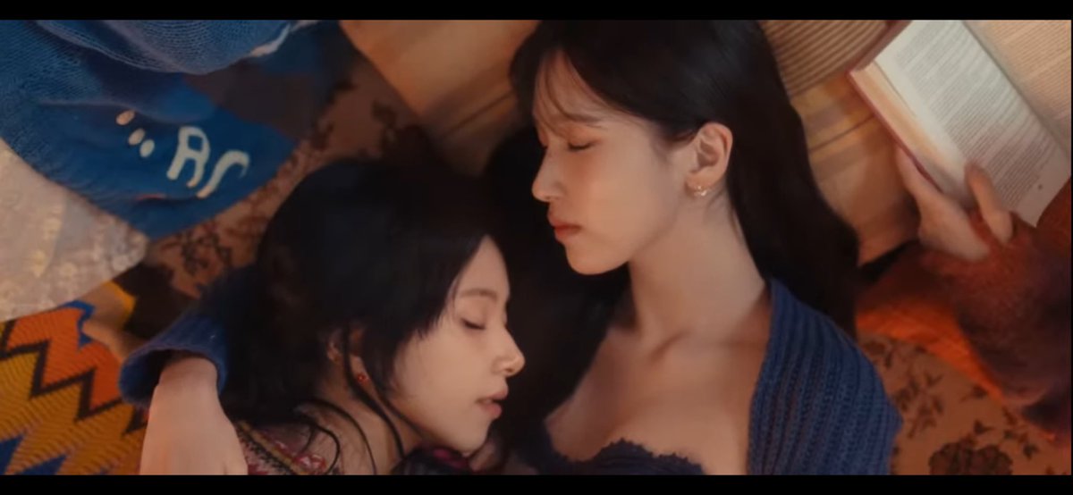 angelucabial's tweet photo. GIRLLLLLLLLLL????????? 

I GOT YOU MV OUT TODAY
#TWICE #IGOTYOU
@JYPETWIC https://t.co/DPTxRr5wLc