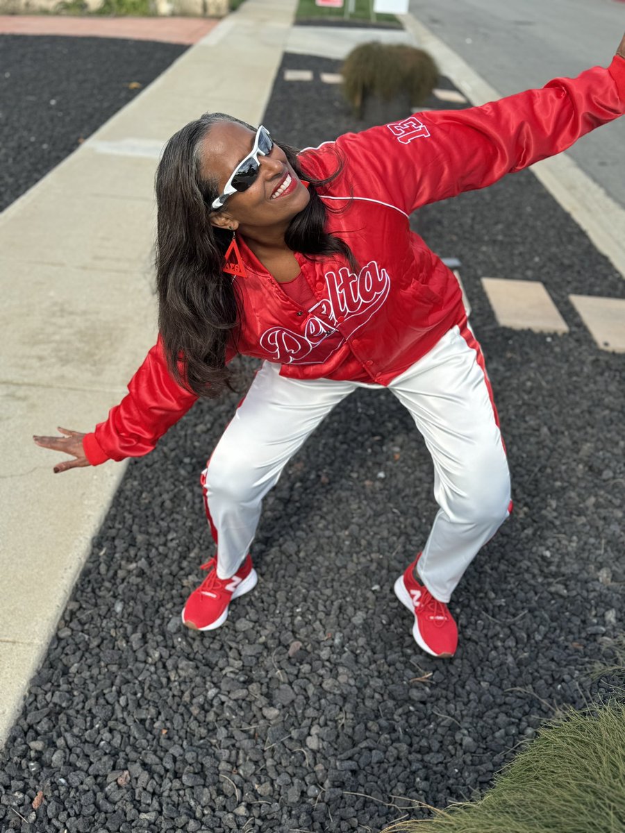 Geesmom2's tweet image. January Delta Box is here❣️The Delta Sigma Theta Satin Jacket❤️. The legacy continues celebrating 111 years of sisterhood, scholarship and service❣️#deltabox #FarwestFIRST #DST111 #deltabox #deltaboxbrandambassador #deardelta #dst1913 #deltasigmathetasororityinc #trunksup #divas