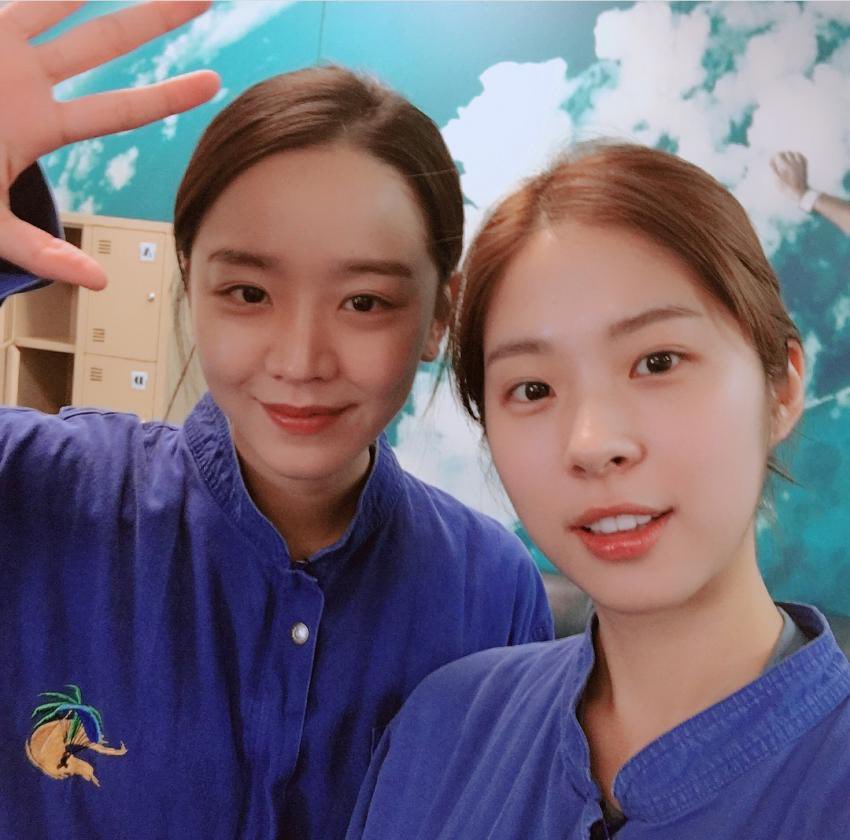 1o9shs's tweet photo. 신혜선 황금빛내인생 끝나고 너무 바빠서 포상휴가 가서 하루 만에 귀국했어야 했는데, 도착해서 밤새 맥주 마시면서 떠들고 새벽에 수영하고 다음날 스카이다이빙까지 헤르미온느처럼 휴가스케줄 하고 한국 왔다고…… https://t.co/yxMYez33rt
