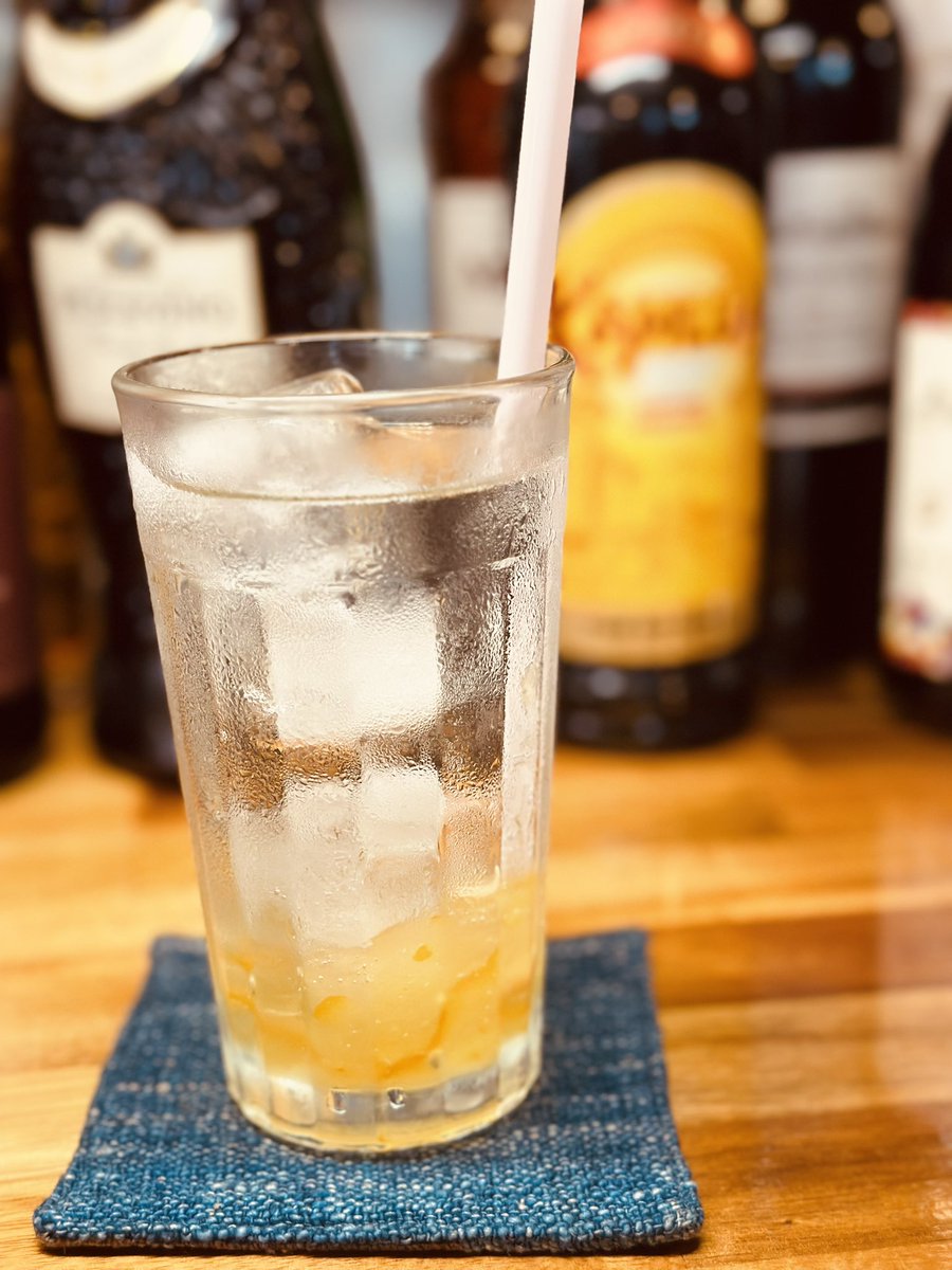 CafeLuana1's tweet photo. 最近はSNSの更新頻度が下がっておりますが😅
本日(2月2日(金))も元気に営業しております!
ご来店お待ちしております😊♪
こんな暑い日にはゆずサイダーもいいですよ🙆♀️⭐️
#沖縄カフェ #CafeLUANA #カフェルアナ #ベーグル #クレープ #カフェ好きな人と繋がりたい #沖縄グルメ #沖縄スイーツ https://t.co/bory8ZTxV9