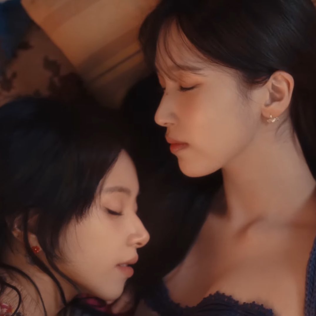 chaeng_steponme's tweet photo. in game na naman sila

I GOT YOU MV OUT NOW
#IGYReleaseNow 
#WITHYOUth @JYPETWICE https://t.co/SscHTW5Mrv