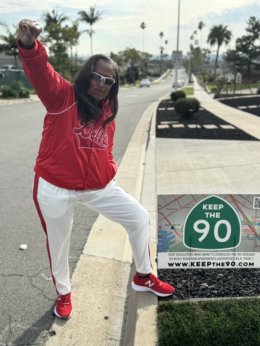 Geesmom2's tweet image. January Delta Box is here❣️The Delta Sigma Theta Satin Jacket❤️. The legacy continues celebrating 111 years of sisterhood, scholarship and service❣️#deltabox #FarwestFIRST #DST111 #deltabox #deltaboxbrandambassador #deardelta #dst1913 #deltasigmathetasororityinc #trunksup #divas