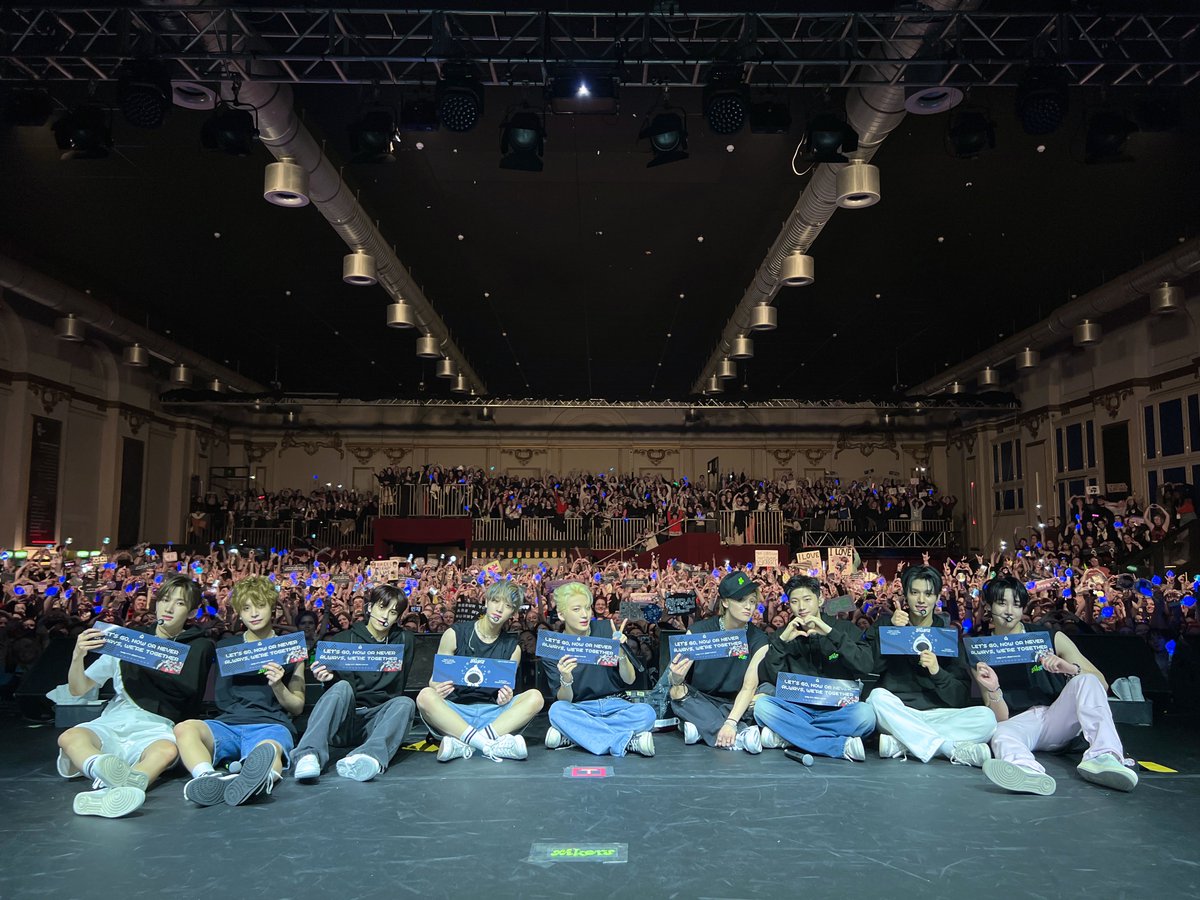 xikers_official's tweet photo. [👀] 240201 xikers WORLD TOUR TRICKY HOUSE : FIRST ENCOUNTER IN BERLIN

로디의 큰 응원 덕분에 싸이커스 행복 에너지 충전 완료🔋
오늘도 함께 해서 행복했어요🥰🖤

#Hi_kers👋 #xikers #싸이커스 https://t.co/VALYbqDmhM