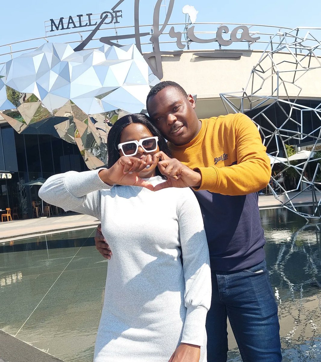 Chifhiee's tweet image. Tagging my hubby 🥰 🥰 @Mu_da_vhi this would come in handy as we'll be celebrating our 10th anniversary 🎉🎁🙏this year🥂 #Intercape #TropicanaHotel  #LaVitaSPa #CasadenaSpurSteakRanch