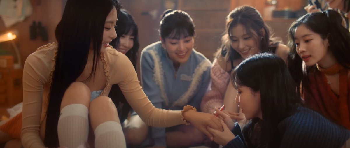 ABSCBNNews's tweet photo. 🎶 No matter what, you got me
I got you 🎶

LOOK: South Korean girl group #TWICE releases the music video to their new song 'I Got You'. #WITHYOUth #HallyuCorner

(📷Courtesy: JYP Entertainment, YouTube) https://t.co/66dn2VsL2b