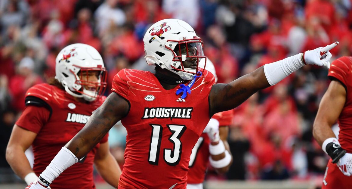 Lamarionjones51's tweet photo. After a great conversation with @MarkIvey90 I am blessed to say i have received an offer from @LouisvilleFB @coach_rincon01 @flyguyhuey5 #YNOTEC #GOCARDS❤️❤️ https://t.co/5VGq1o56c1