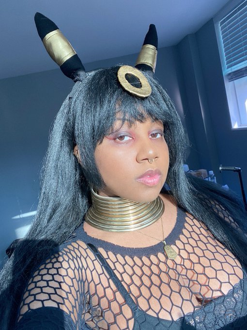 Bree The V. 📀 - 1 pic. I’ll post a set of selfies everyday in February, some new some old. This is my contribution to Black History Month cause I’ve already done everything else, including being born. https://t.co/lWaQaxLJuF