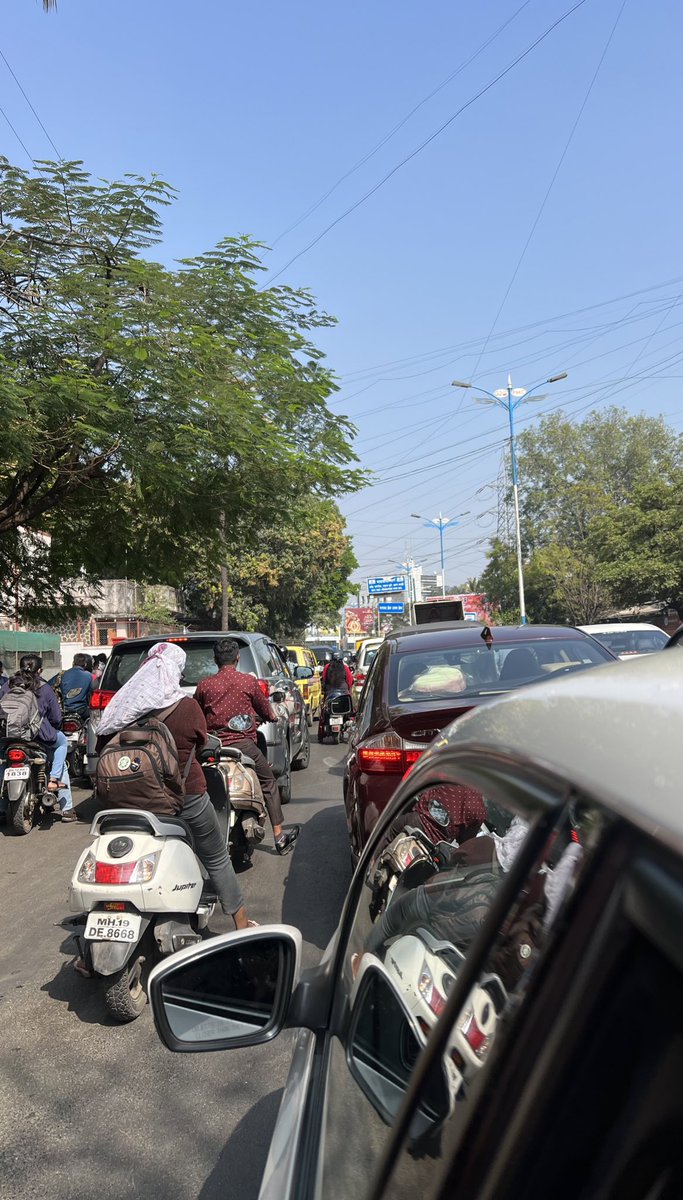 This is new Mumbai in Pune .. 1 kms travel time takes 30mins average. The Great PuneUniversity Circle.( Reason : MetroWork )  #PMC <a href="/BJP4PuneCity/">BJP Pune</a> <a href="/MCCIA_Pune/">MCCIA</a> <a href="/SidShirole/">Siddharth Shirole</a>