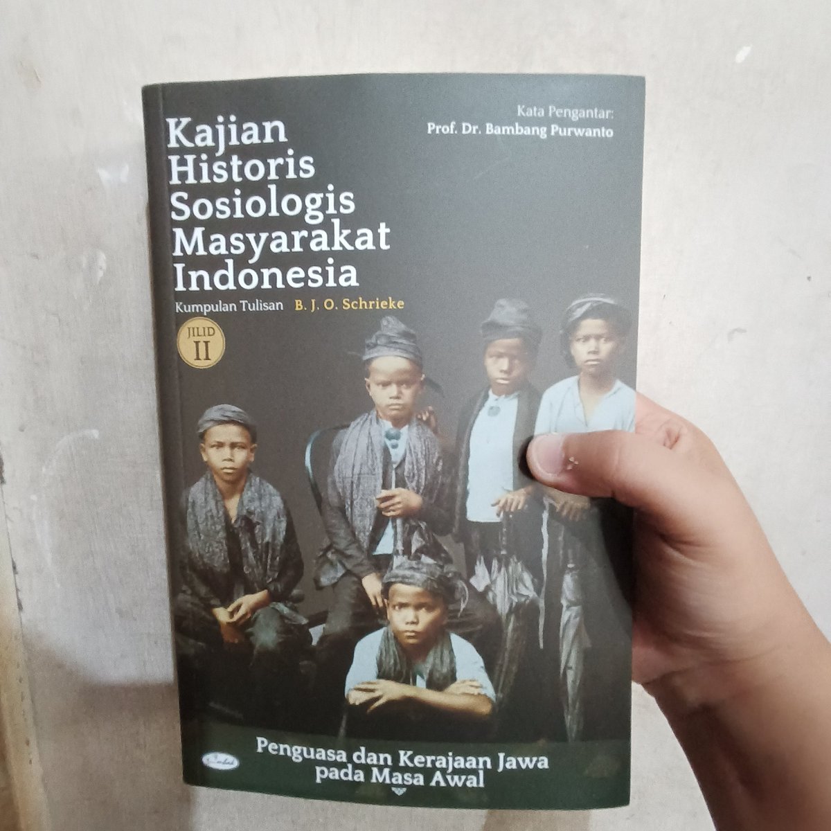 Buku induk untuk memahami kondisi Sosio historis di masa penjajahan Belanda. 
#RekomendasiBuku 
#KajianSosiologis