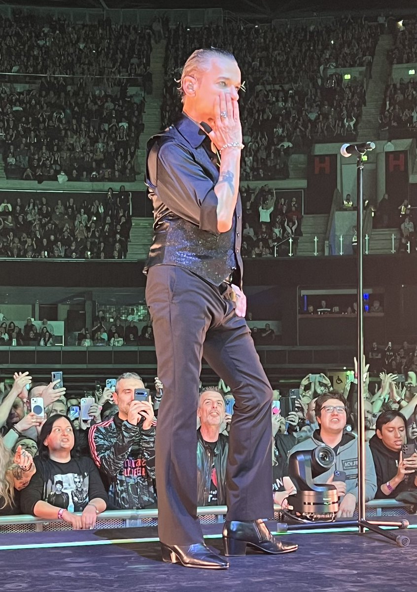 flighthalo's tweet photo. Depeche Mode Glasgow! AMAZING show! #DepecheMode #MementoMoriTour #glasgow #davegahan #martingore #superpuff #show10of11 #Devotee https://t.co/FXzxgqZ1Ps