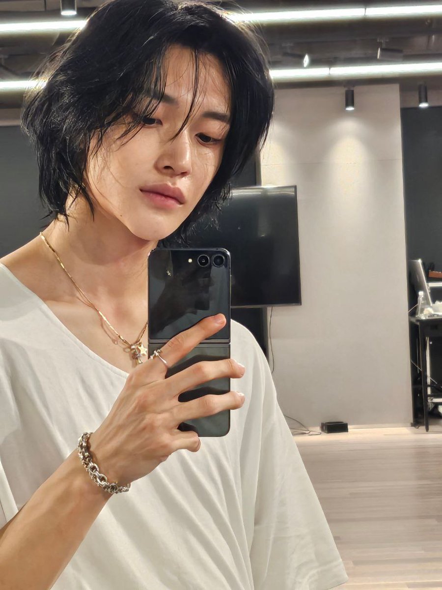 starfess's tweet photo. star makin di liat, makin hah?!?!?!? GANTENG BANGETTTT?!?!?!??!!? https://t.co/OFEjIQMyx7