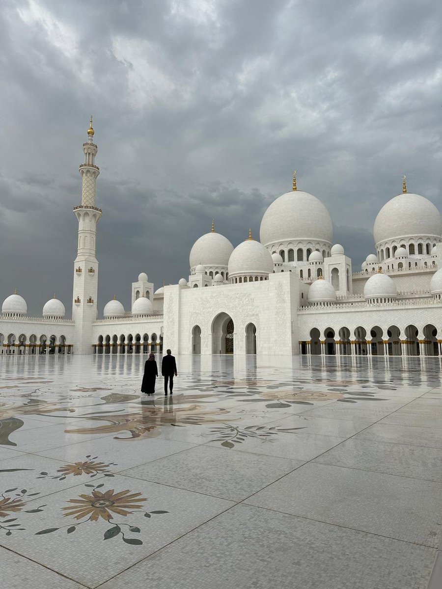 AusAmbUAE's tweet photo. Today my wife and I had the great privilege of visiting the Sheikh Zayed Grand Mosque in Abu Dhabi to film an introductory video for my first week as Ambassador. It was breathtaking, a modern architectural masterpiece! Sincere thanks to our Emirati hosts for welcoming us. 🇦🇺🇦🇪 https://t.co/2JY7ckUlDF