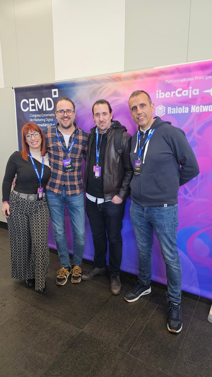 Equipazo, eh??
<a href="/MarketingDRural/">Marketing Rural Digital</a>
<a href="/elisadeclaudio/">Eli de la Torre</a>
<a href="/javi_manzaneque/">javi_manzax</a>
<a href="/soyjonavelez/">Jonathan Vélez</a>
<a href="/jlcalcalde/">@JLCAlcalde</a>

¡Qué guay veros a todos juntos en #CEMD2024 !
<a href="/CEMKTD/">Congreso Extremeño de Marketing Digital⚡️CEMD2024</a>

Nos falta nuetara compañera <a href="/a_donnas/">Amparo Donaire</a> !!
Besotes!!