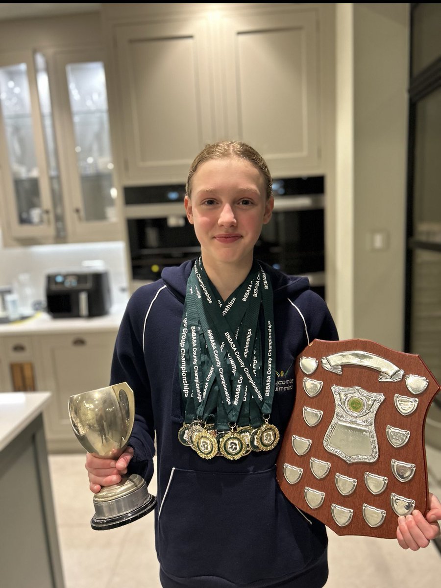 PipersSport's tweet photo. Sienna came home after Swimming Counites securing countless medals, a trophy and a shield. Excellent performance and she should be so proud of herself. #PipersSenior #PipersSwimming #PipersTalent https://t.co/5yqOaHdt6b