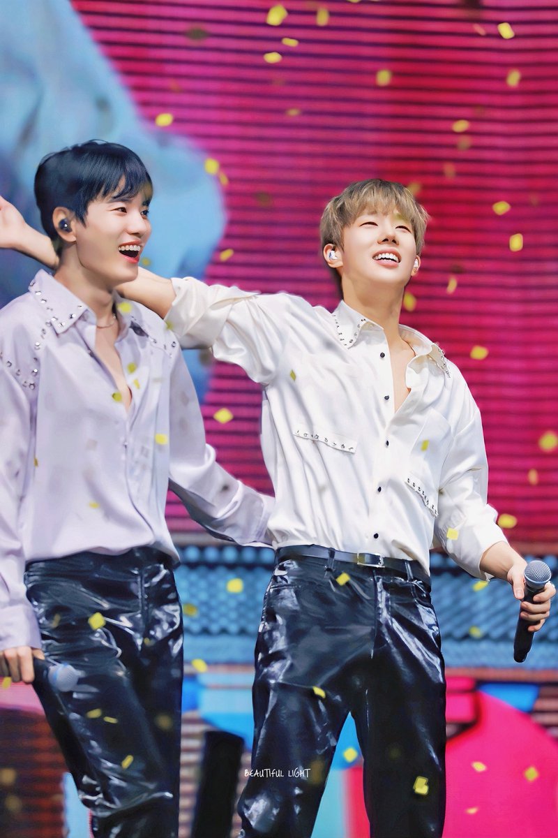 Alicia100609's tweet photo. 230910 INFINITE CONCERT COMEBACK AGAIN IN MACAU

바람이 분다🍂🍂

#인피니트 #김성규 #이성종 
#INFINITE #KimSungKyu #LeeSungJong 
#InfiniteConcert
#COMEBACK_AGAIN_IN_TAIPEI
#Macau https://t.co/3enPCiFzlB