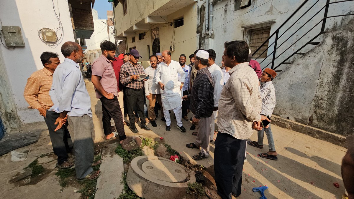 MohdMubeen58's tweet photo. On The Instructions Of @aimim_national President Br. @asadowaisi &amp; Floor Leader @akbarowaisii, Today Bahadurpura MLA Md Mubeen Along With Jahanuma Corporator Muqtadar Baba, GHMC,HMWSSB,TSSPDCL Officials &amp; Party Leader's Did Paidal Daura &amp; Inspected Pending Development Works (1/2) https://t.co/KJ3M4EKTEc