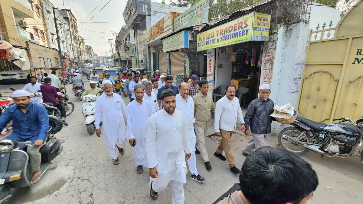 MohdMubeen58's tweet photo. On The Instructions Of @aimim_national President Br. @asadowaisi &amp; Floor Leader @akbarowaisii, Today Bahadurpura MLA Md Mubeen Along With Jahanuma Corporator Muqtadar Baba, GHMC,HMWSSB,TSSPDCL Officials &amp; Party Leader's Did Paidal Daura &amp; Inspected Pending Development Works (1/2) https://t.co/KJ3M4EKTEc