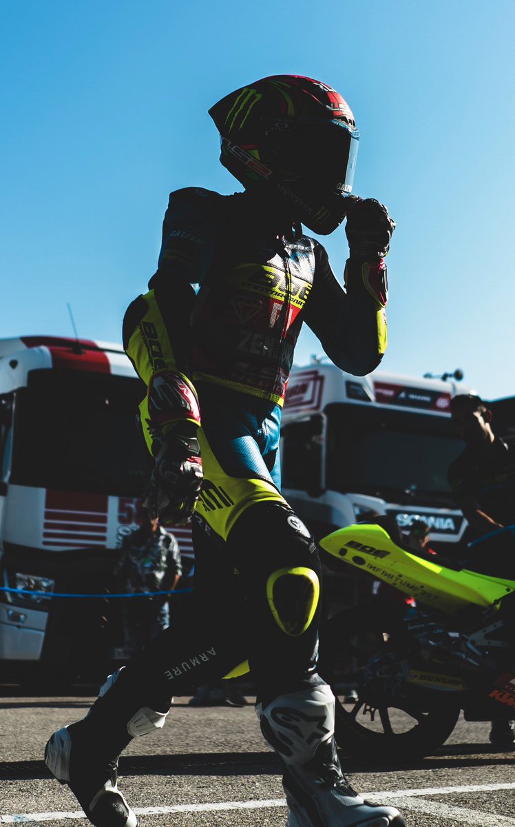 boemotorsports's tweet photo. 🔙 Best photos of 2023 📸

🤳 Chapter 12 👉🏼 #SanMarinoGP 🇸🇲

#Moto3 #MotoGP #BOEMotorsports https://t.co/MFEPJ4iNXD