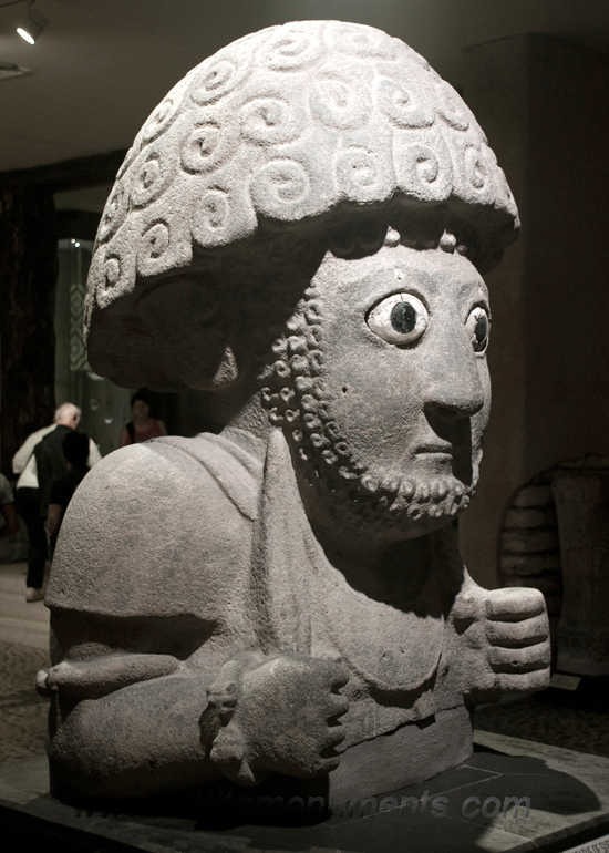 The giant bust of Šuppiluliuma of Walistani (not Šuppiluliuma I or II, the Hittite) from TELL TAYINAT. It contains an unpublished hieroglyphic inscription to appear (the text is pretty difficult occasionally, so we will have to wait for editio princeps), photo by Hittitemonuments