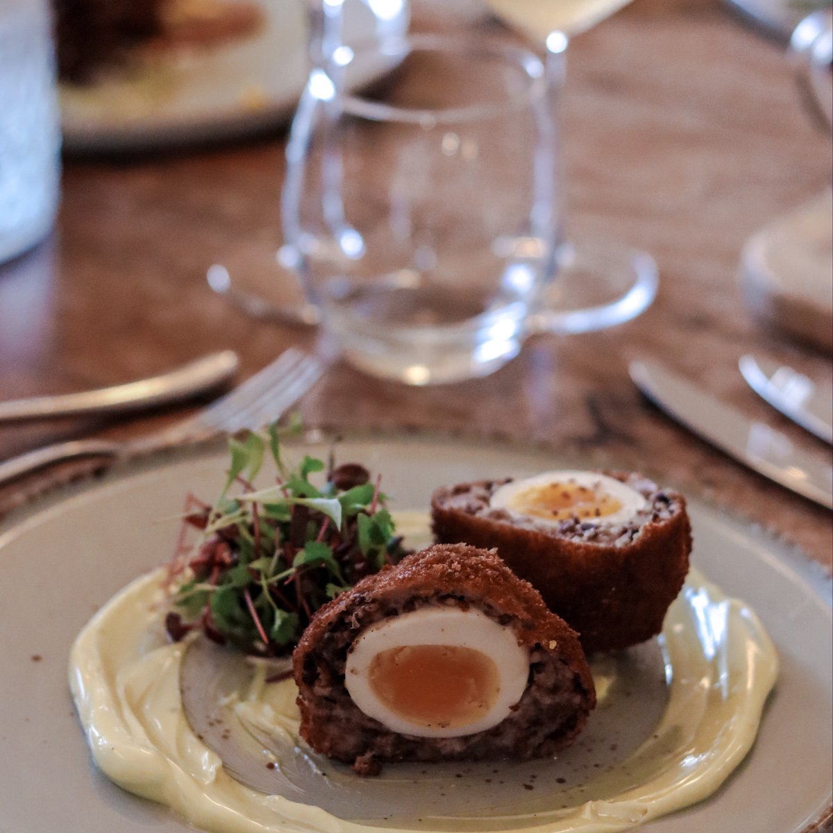 What are you doing for lunch today....? 

Bookings: bit.ly/3HPZfop

#scotchegg #fridaylunch #lunch #supper #dinner #fridaydinner