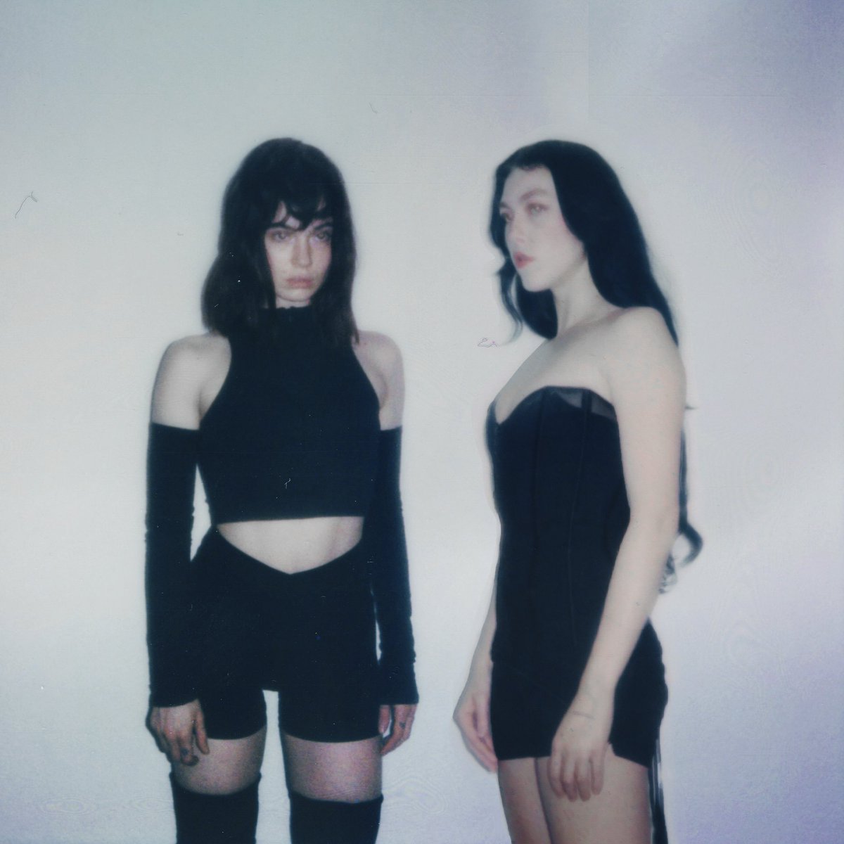 mayflyduo's tweet photo. 🖤🤍 https://t.co/bz7ijj6R60