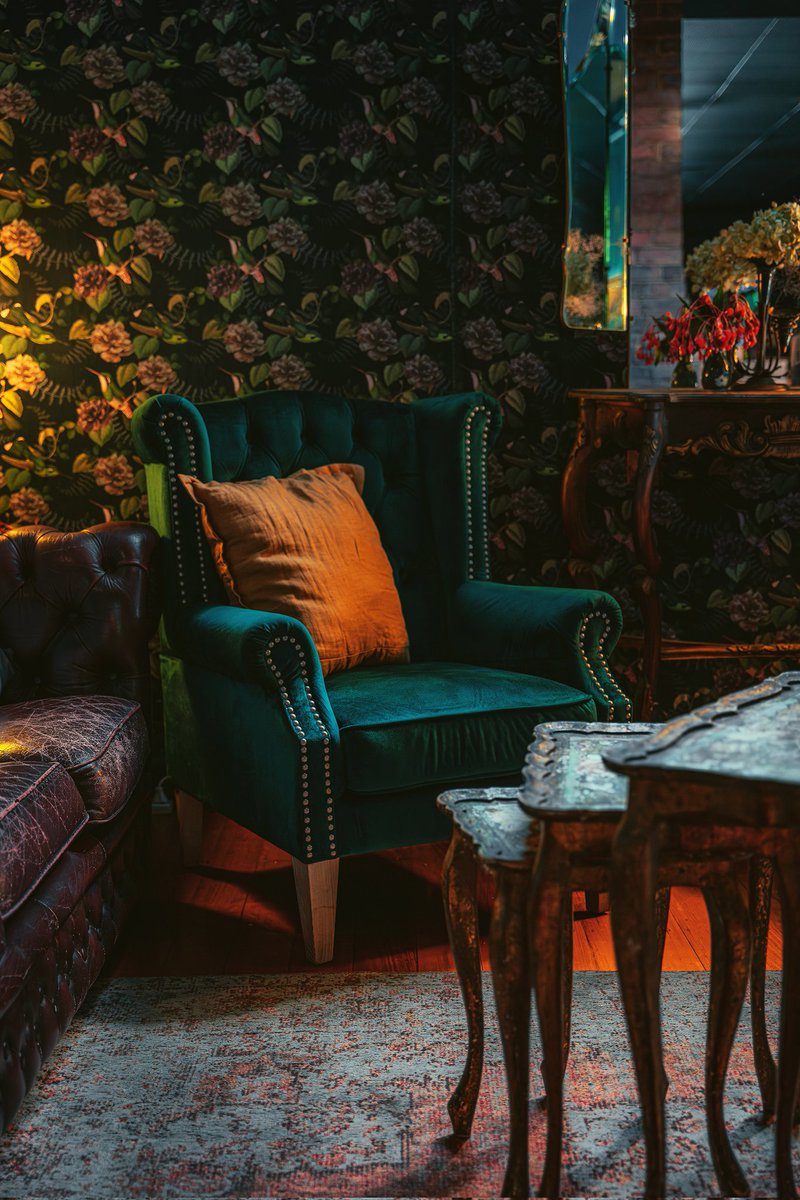 Absolutely gorgeous nook waiting for a classy art photoshoot at The Stanley Pub near Beechworth. Do you agree?

#classy #vintagevibes #victoriashighcountry #stanleypub #beechworth #visitvictoria #seeaustralia #stanleyvictoria #chair #sonyalphaanz #youdidnthearitfromme