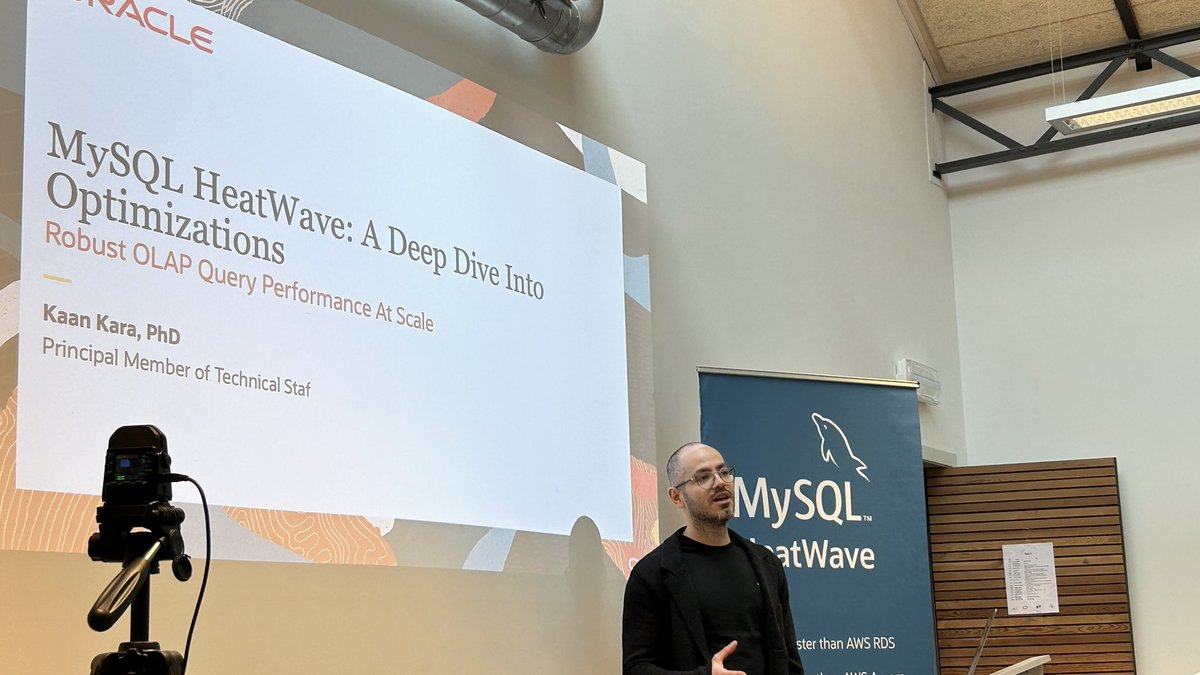 lefred's tweet image. @ka2nkara is now presenting query processing in @MySQL HeatWave Cluster accelerator ! 🐬🔥☁️ #MySQLBelgianDays