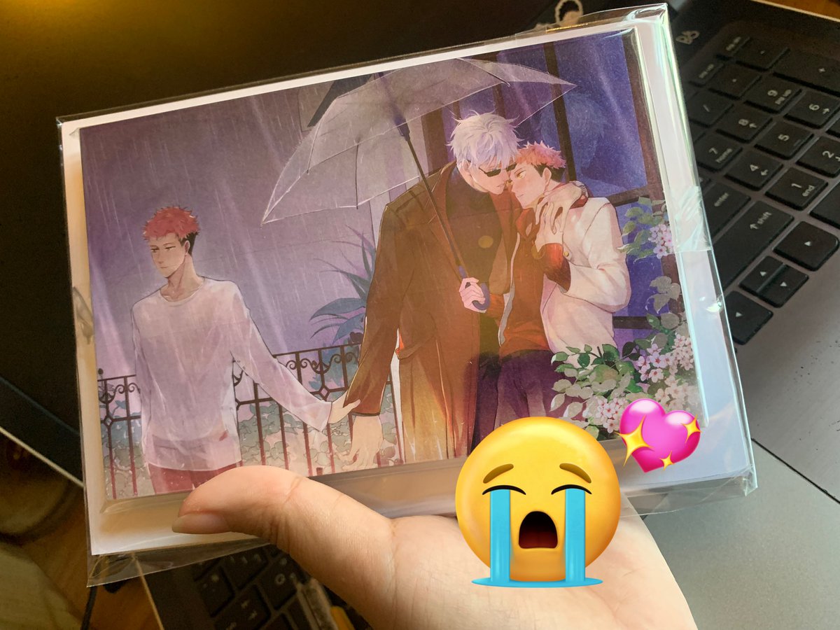 ทุกคนรู้ไหมคะว่านี่คืออะไร 🥺
&gt;&gt;&gt; ปกโกะยูย้อนเวลาที่คุณเมวาดค่ะ สวยมากกกกกกกก เข้ากับกระดาษมุกสุดๆ 😭😭😭😭😭 รอมะพ้าวทำไทโปก่อนนะคะ เดี๋ยวไปอวดในรอร