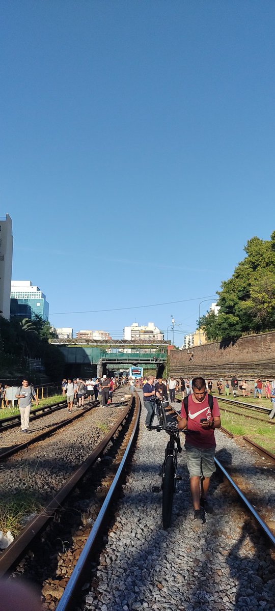 rober_escu's tweet photo. #trensarmiento https://t.co/nY8HPoiAzp