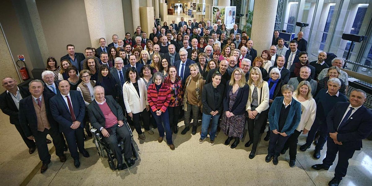 EricCastet06's tweet photo. Très honoré et reconnaissant de succéder à @luciedesblancs, à la présidence de la @CRPLPACA et au CESER Région Sud !
https://t.co/RJ0EselLHT https://t.co/t629eeehaH