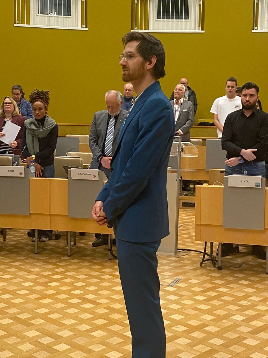 GLzaanstad's tweet photo. De fractie is  weer compleet! Gisteravond werd  David van Marlen beëdigd als raadslid en Olaf van Waart als steunfractielid. We wensen ze beiden veel succes, maar natuurlijk ook veel plezier! https://t.co/I21Urar1O8