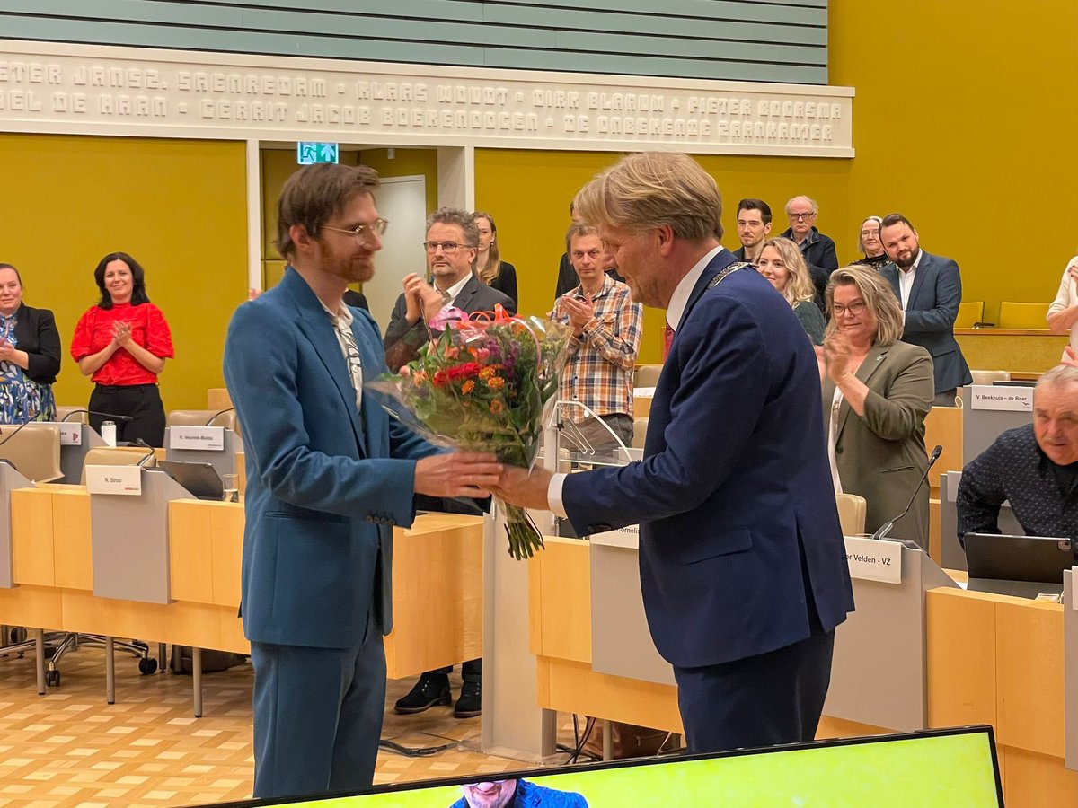 GLzaanstad's tweet photo. De fractie is  weer compleet! Gisteravond werd  David van Marlen beëdigd als raadslid en Olaf van Waart als steunfractielid. We wensen ze beiden veel succes, maar natuurlijk ook veel plezier! https://t.co/I21Urar1O8